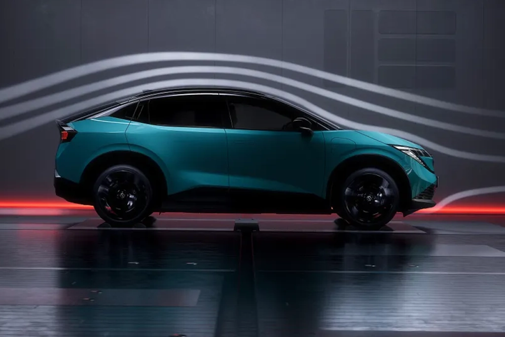 Nissan Leaf branchée sur une borne de recharge électrique